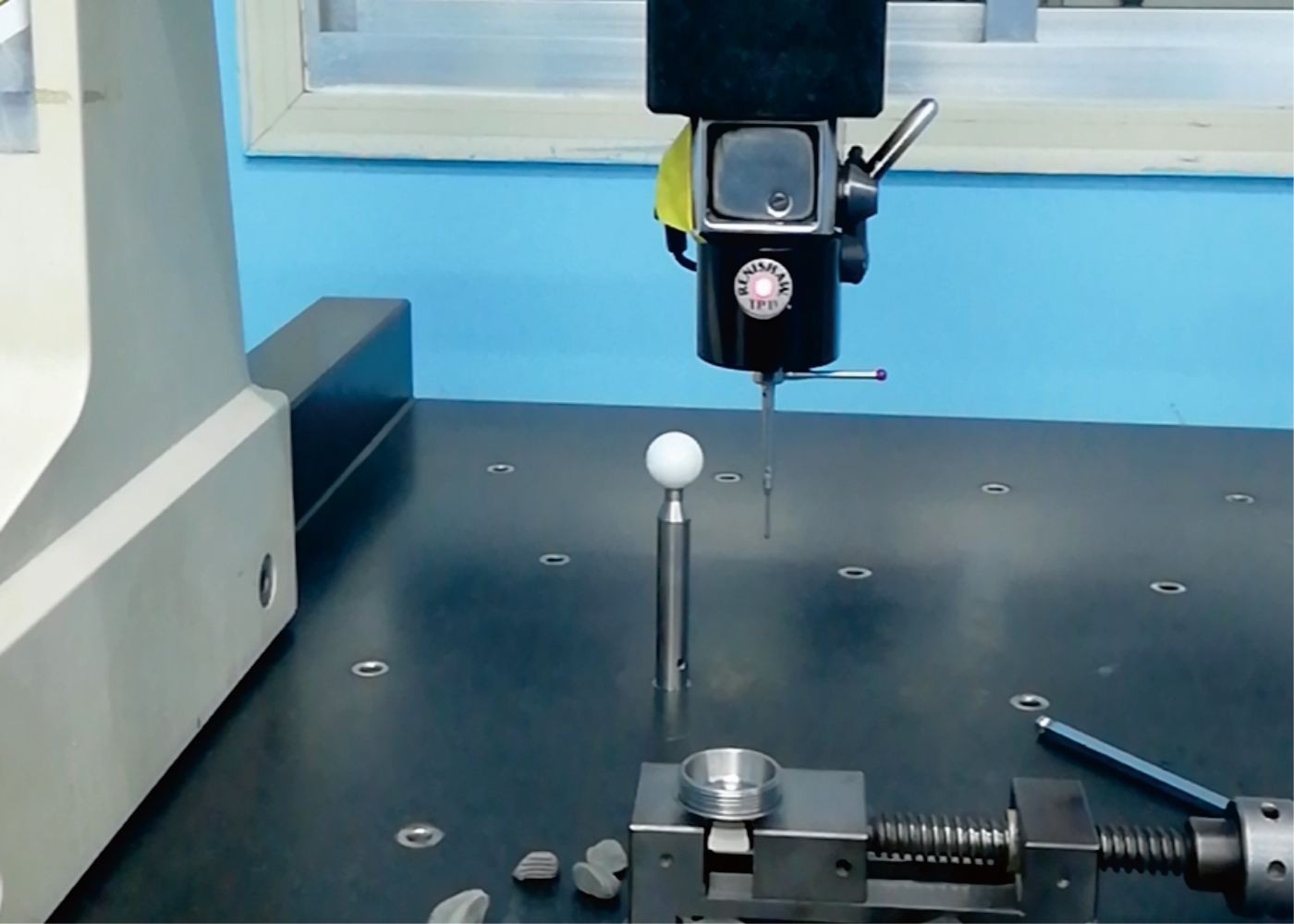 Coordinate measuring machine for dimensional inspection