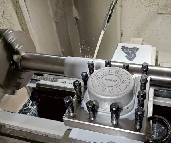CNC turning machine for shafts and sleeves