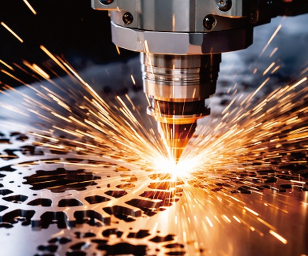 Laser cutting machine for metal parts