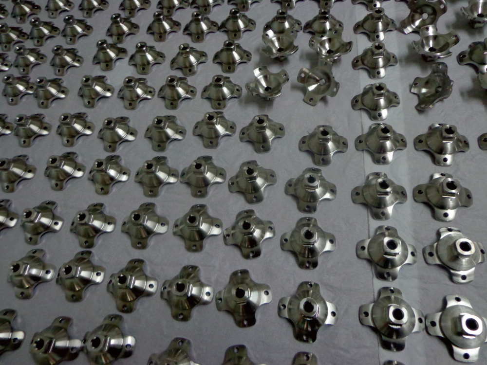 Pyramid adapter prosthetic component