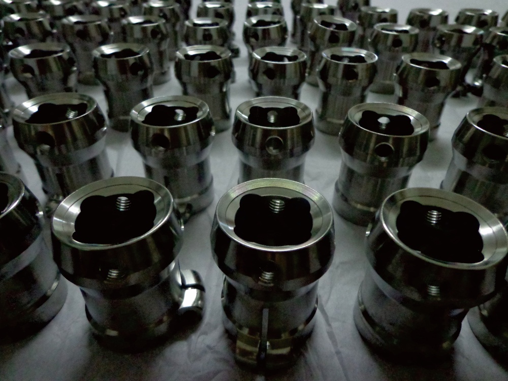 Tube clamp adapter prosthetic component