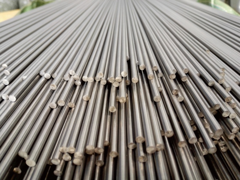 Straight titanium wire and small diameter titanium rods
