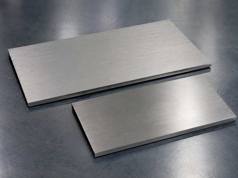 Planar titanium sputtering target for PVD coating