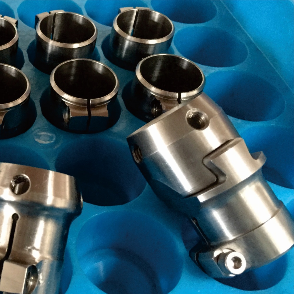 Sliding adapter for lower limb prosthetic components