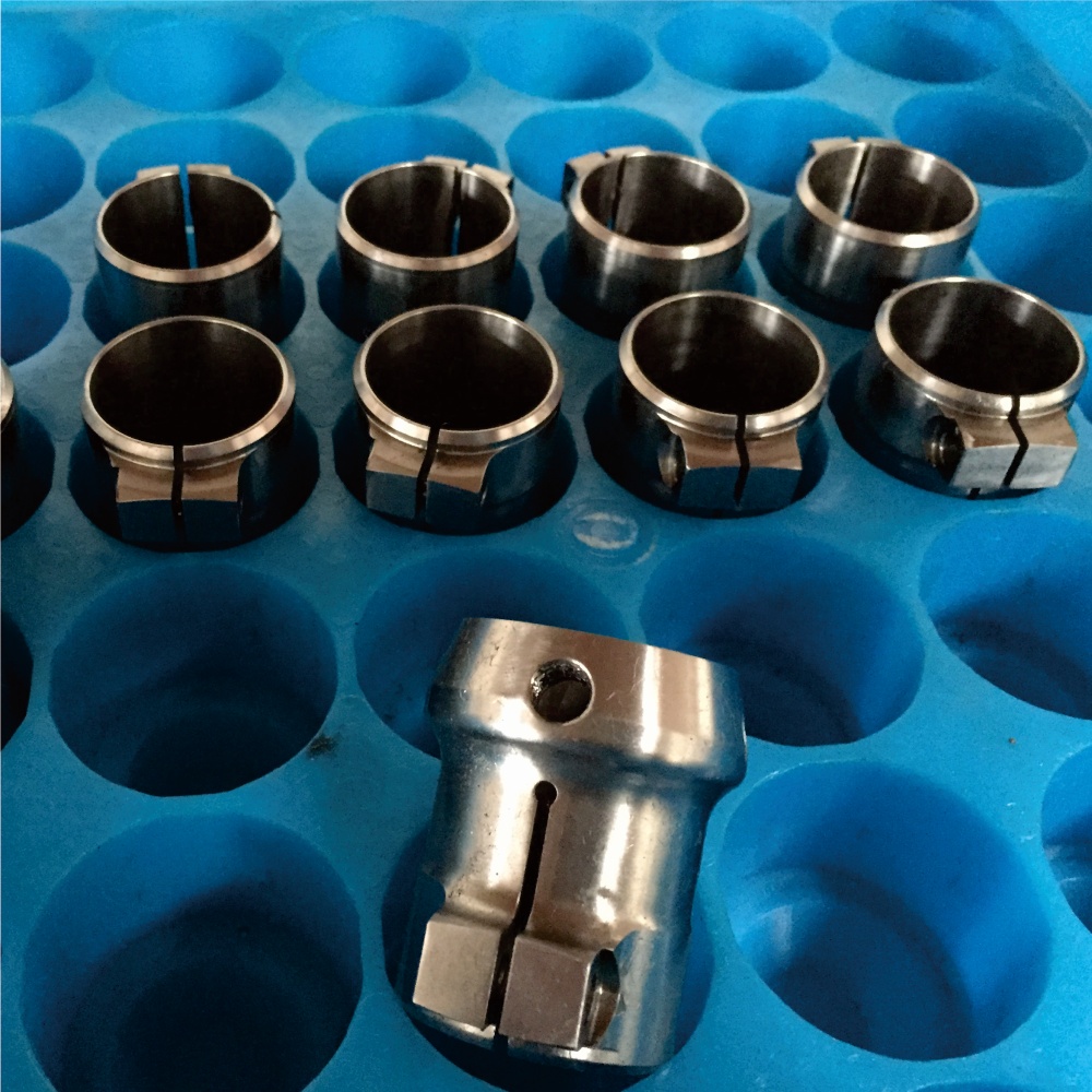 Titanium clamp connector for custom prosthetic assembly