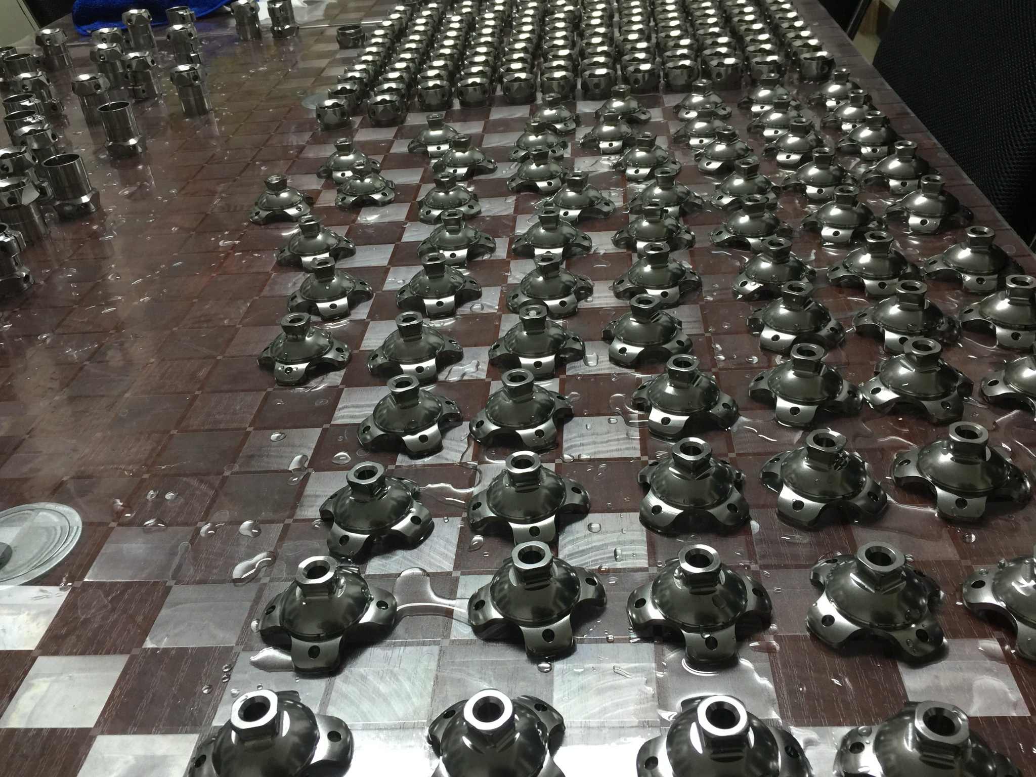 4-arm prosthetic socket adapters in batch production for lower-limb prosthetic socket connection