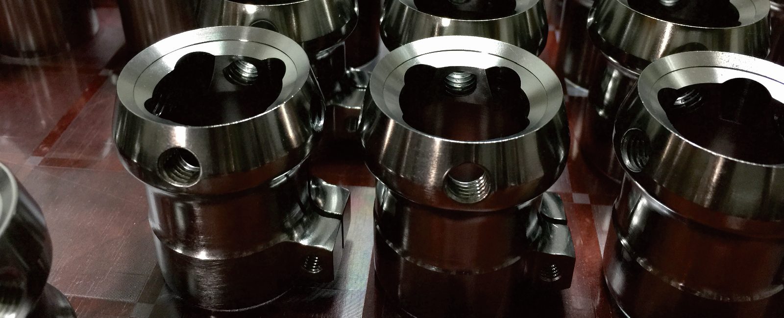 tube clamp adapter for lower limb prosthetic tube connection and modular prosthetic assembly