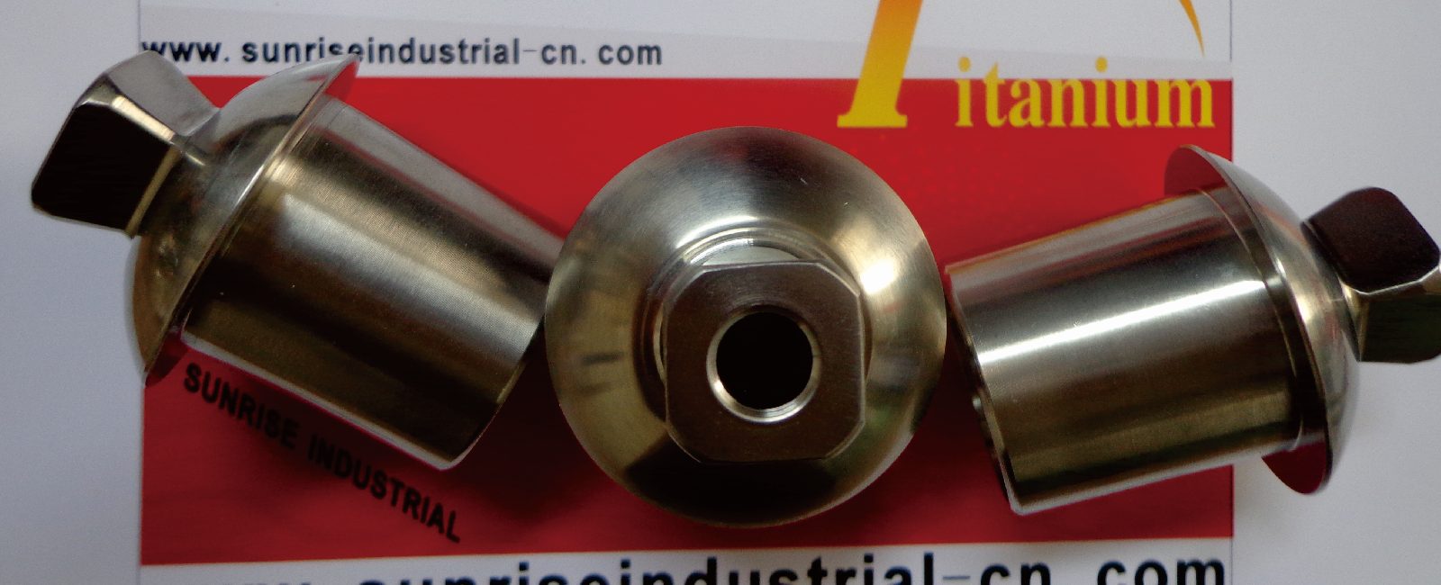 low profile tube adapter with male pyramid and center hole for 30mm prosthetic tube connection