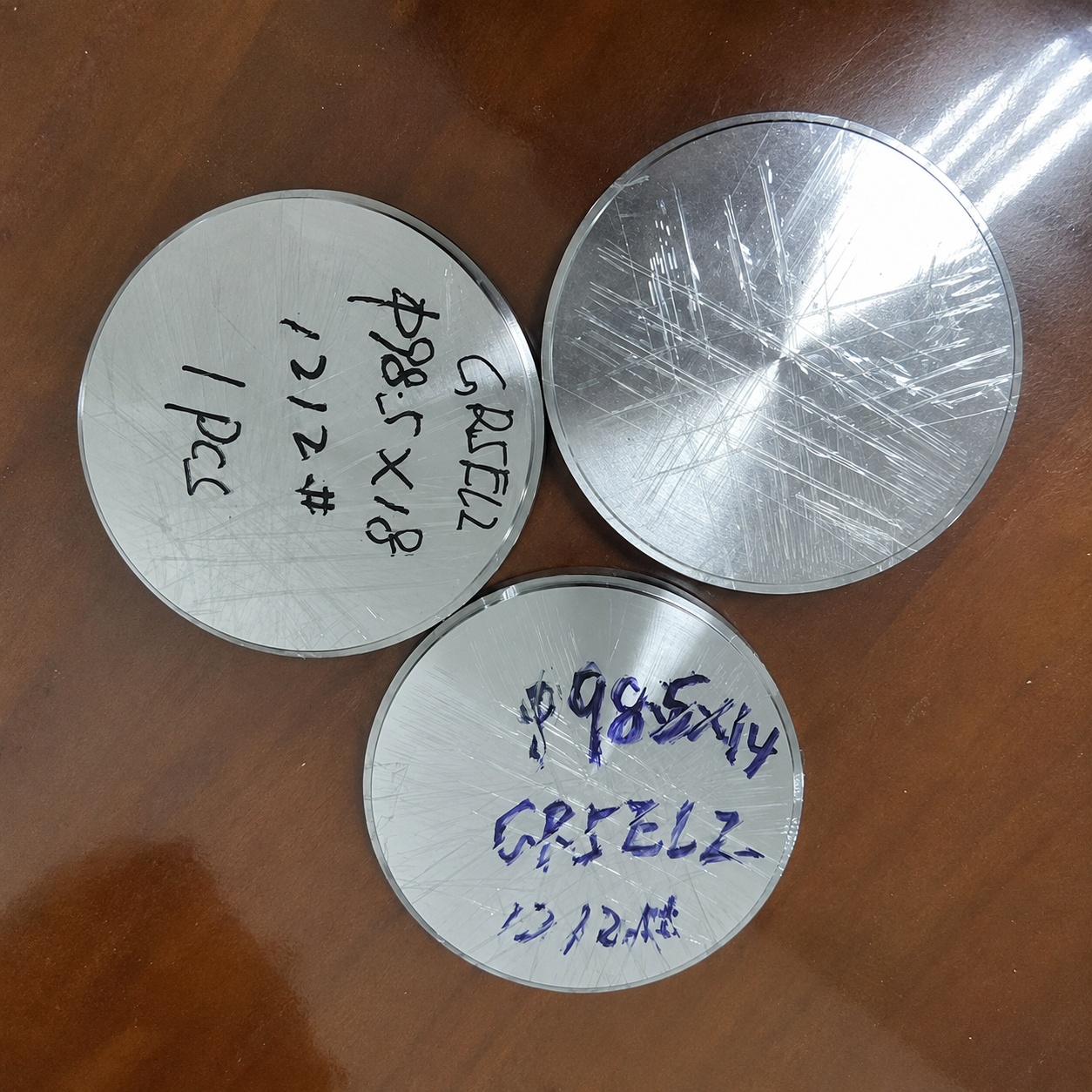 Round titanium dental disc for CAD/CAM milling