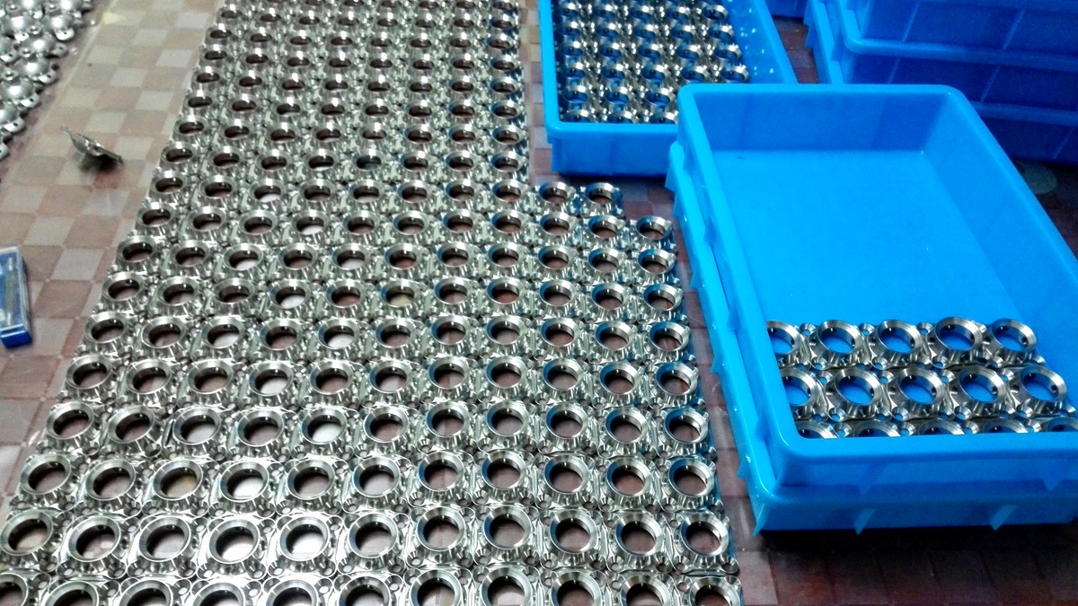 4-hole socket adapters for modular prosthetic components