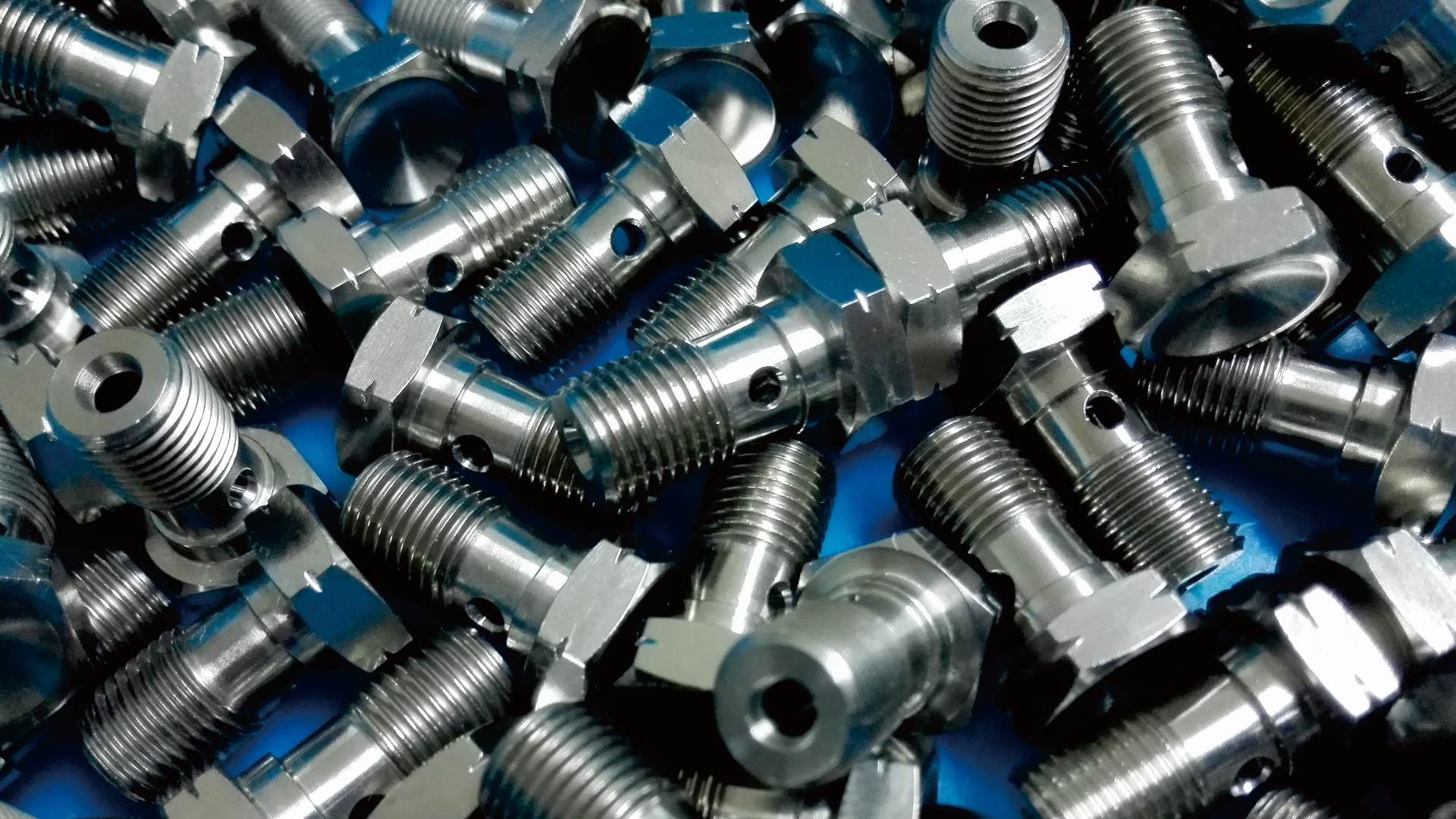 Titanium Fasteners vs Stainless Steel Fasteners: Which Is Better for Your Application?
