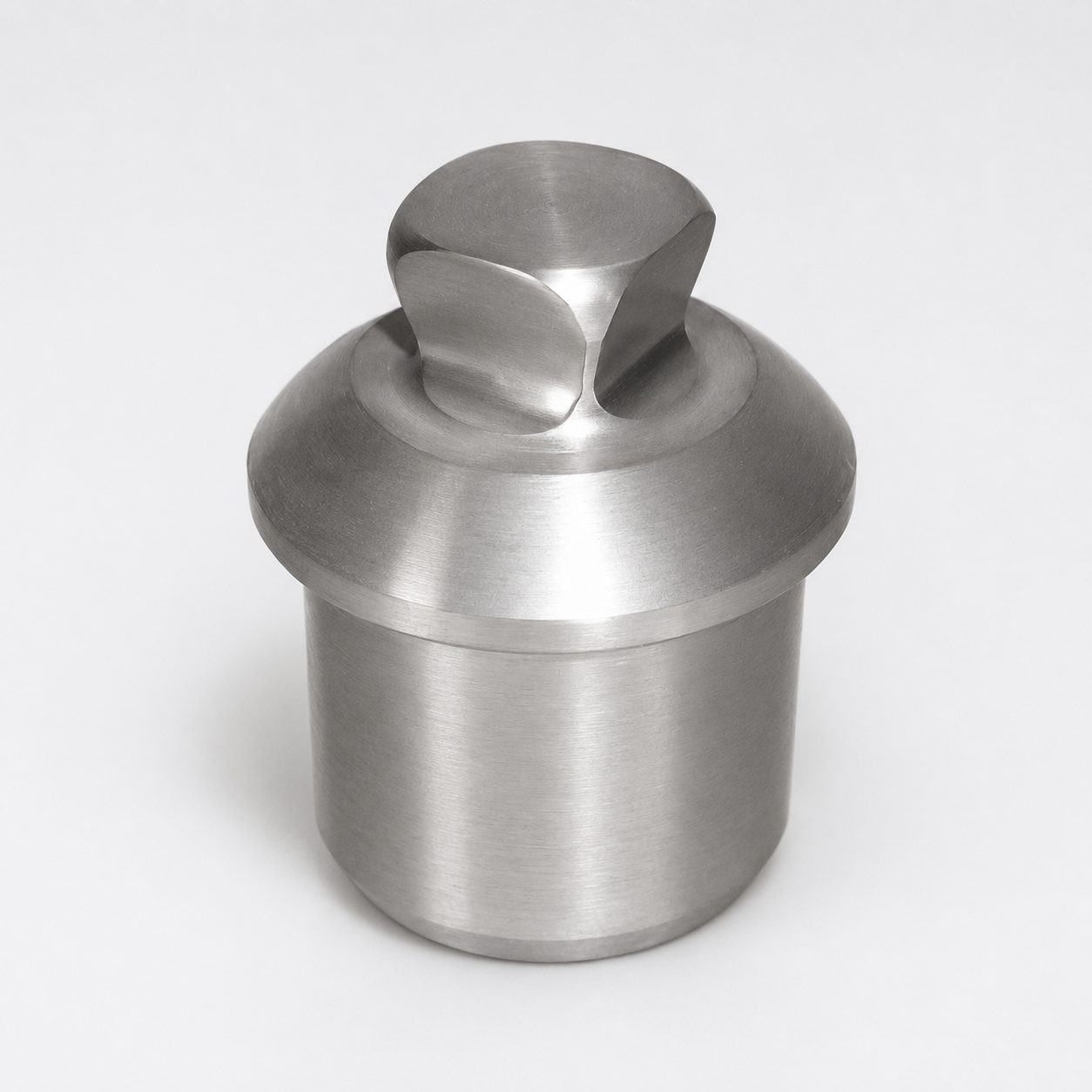 Low Profile Tube Adapter with Male Pyramid
